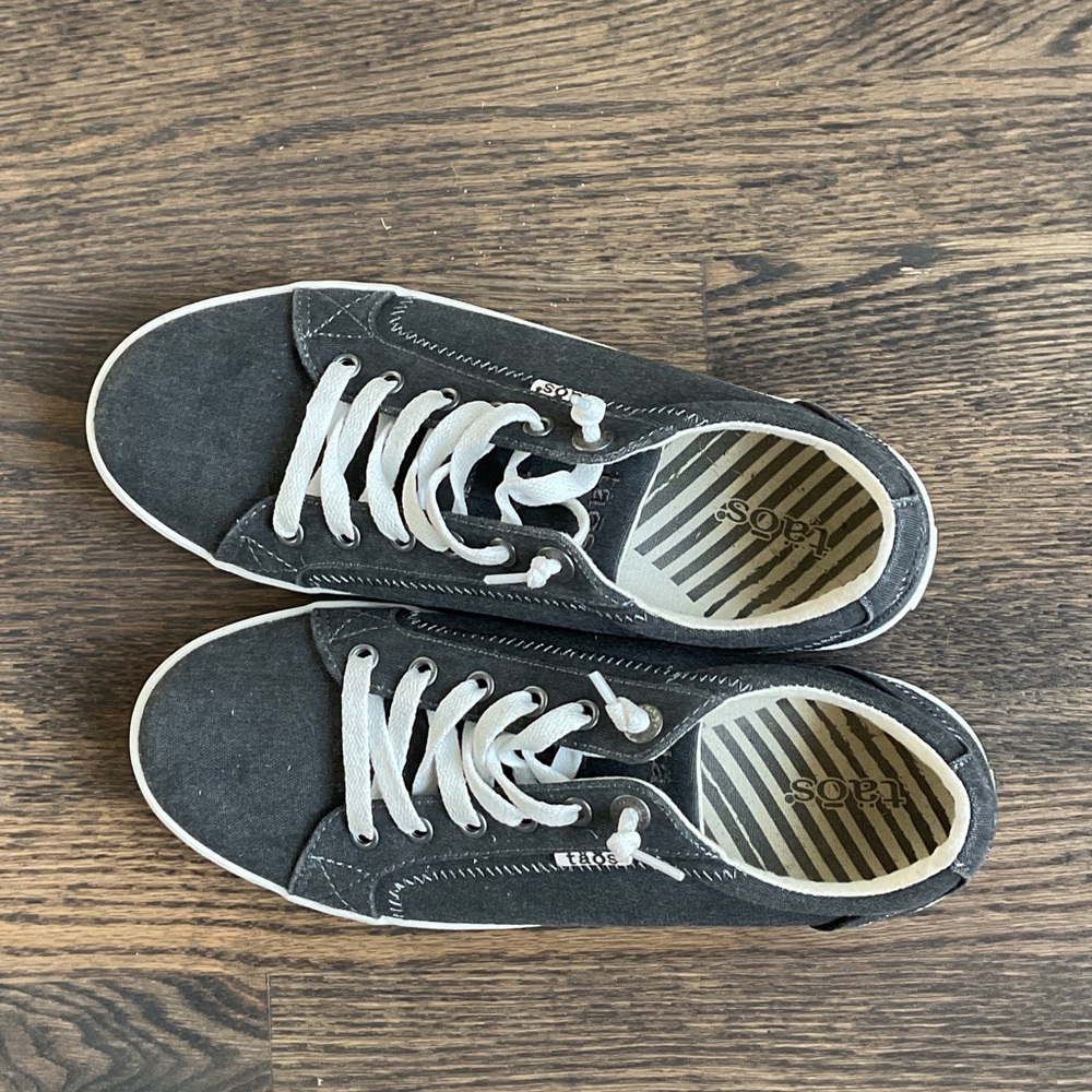 Women’s Taos Shoes, size 9, new